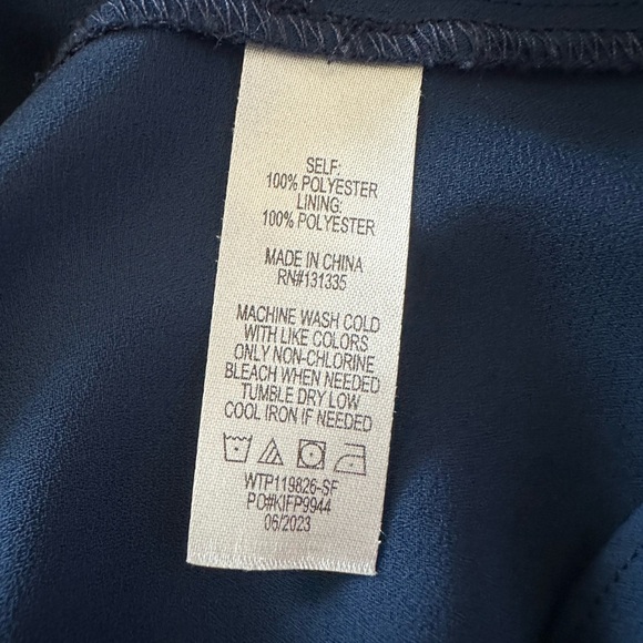 Nine Britton Women's M Navy Polka Dot V-Neck Sleeveless Blouse - Picture 5 of 5